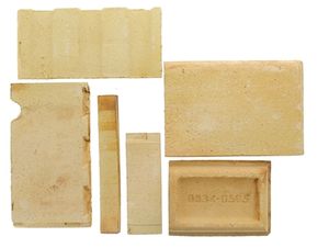 Brique refractaire cale